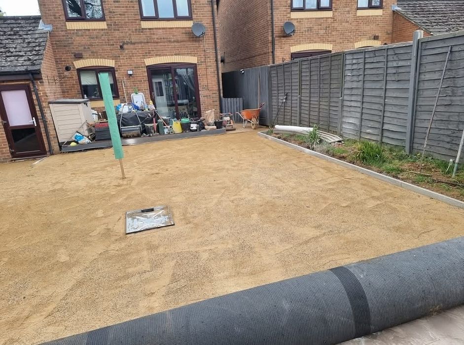 Montaj Gazon  Artificial /  Amenajari Curti , locuri de joaca etc...