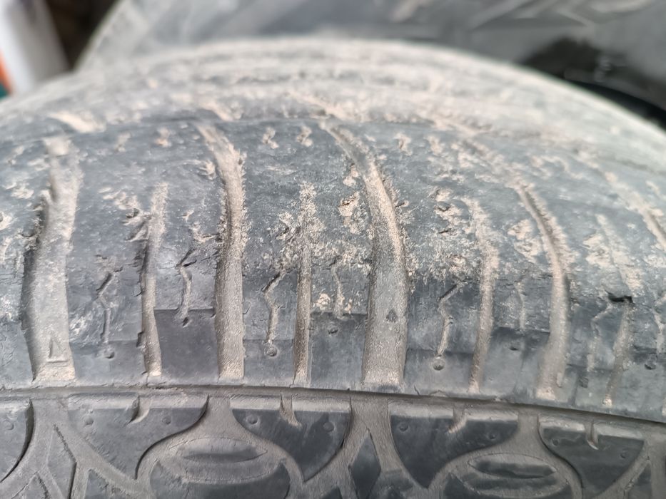 Продам шины бу.R-16