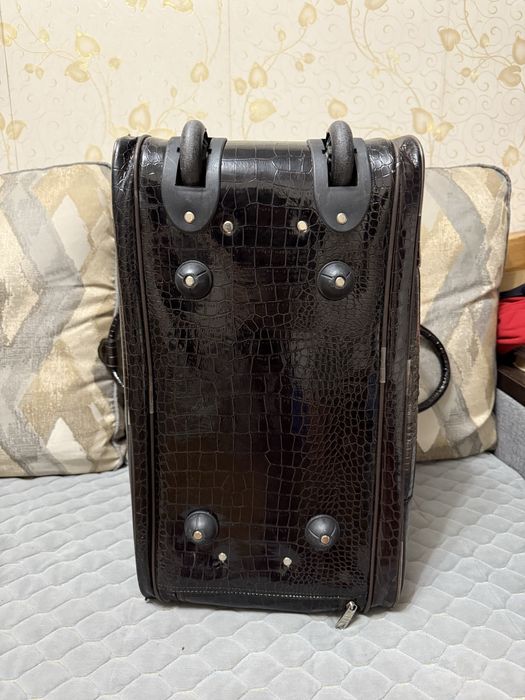 Чемодан крокодил коричневый