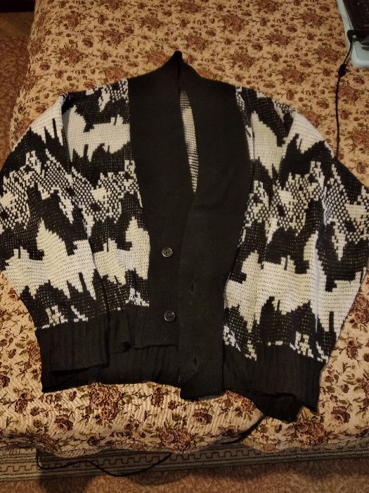 Дебели блузи и жилетки