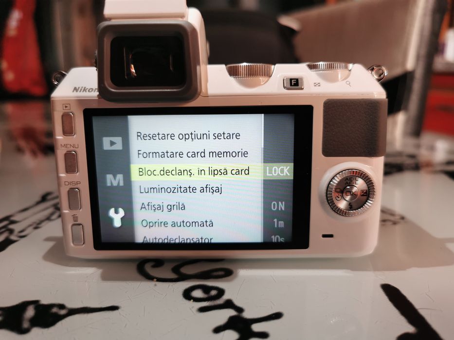 Aparat foto Mirrlorless Nikon 1 V2 și Nikon S2