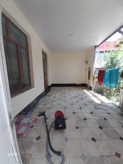 Продаётся дом с  евроремонтом обустроен для на 2 семьи  .