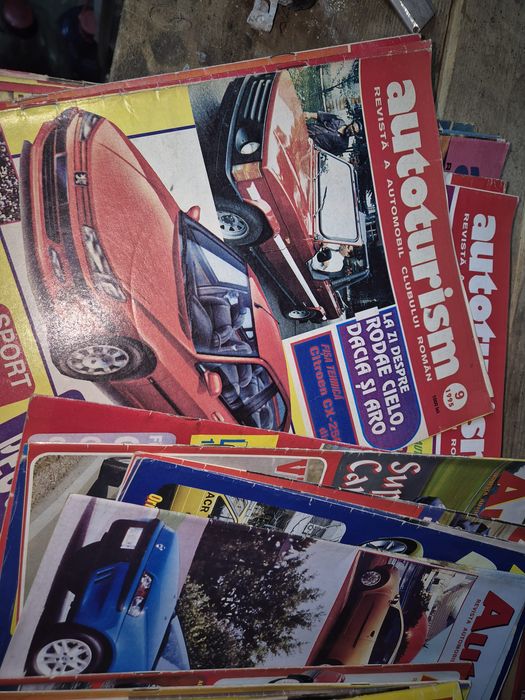 Vând colecția Revista Autoturism raritate marea parte fiind după 1990