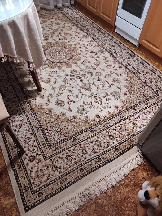 Ковёр производства Бельгия б/у размер 2×3