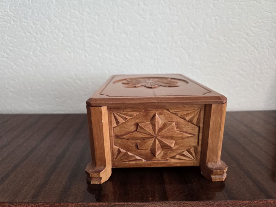 Шкатулка . Настольная капилка.