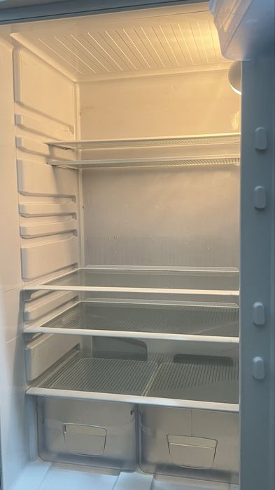 Продам холодильник индезит