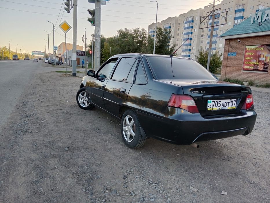 Машина Daewoo Nexia