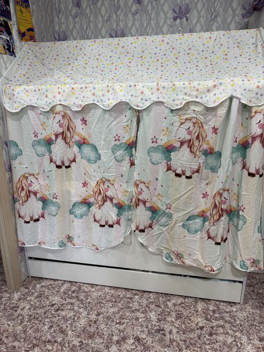 Детская кровать, в виде домика……..