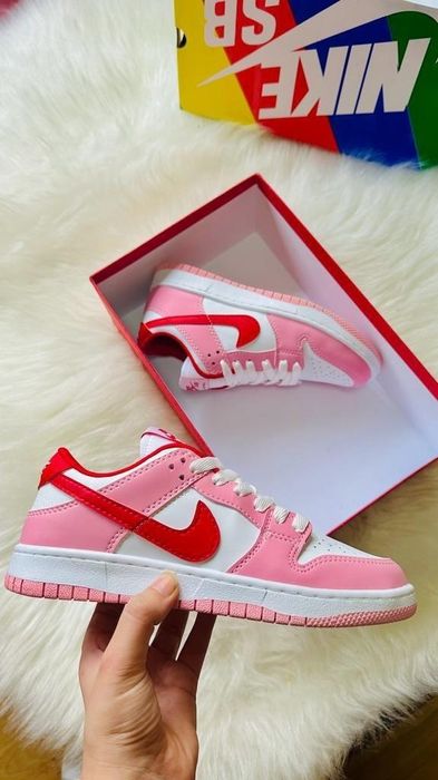 Nike Dunk Low SE Нови Дамски Маратонки Найк / 36-40 Номер