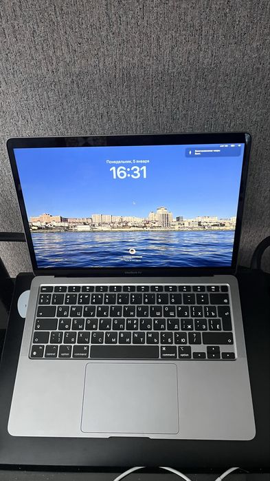 Macbook air m1 2025