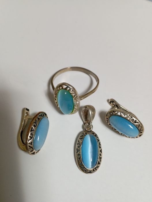 Продам 2 серебрянных набора, 1 серебрянные серьги, кольца.