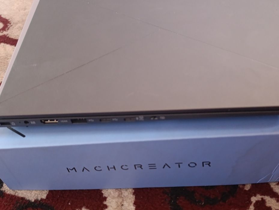 Noutbuk MACHCREATOR.  One i5
