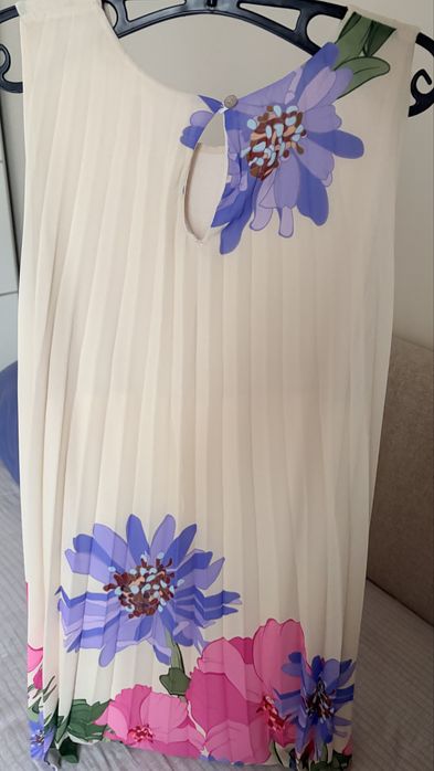 Универсална рокля, подходяща и за бременни