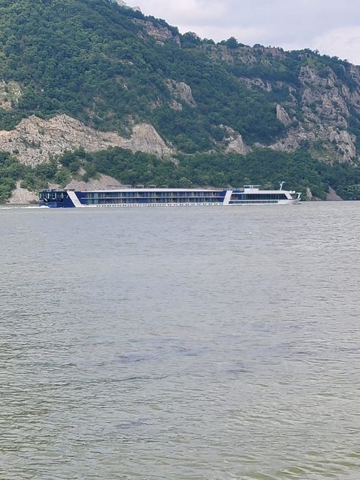 Vand teren intravilan pe malul Dunarii zona Svinita Berzasca , Clisura