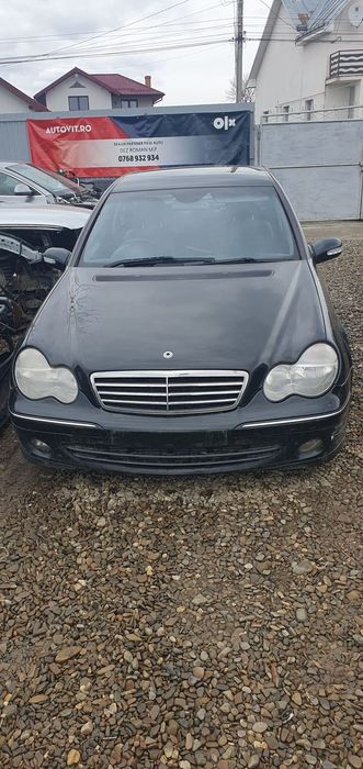 Dezmembrez Mercedes C200 w203 an 2006 120cp motor 2.2 OM646 646.963 cutie viteza automata kit injectie injector rampa injectoare pompa inalta turbina trager complet compresor clima ac alternator electromotor Mercedes Benz C E Class c220 w211 Sprinter Vito