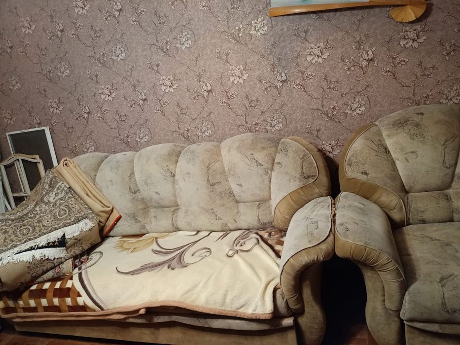 Продам 2 кресла и 2 дивана .Гарнитур"Анжелика".
