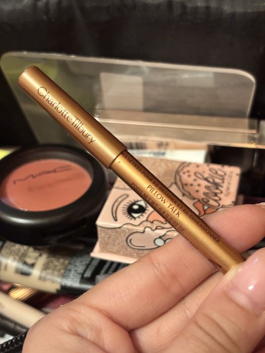 молив за устни на Charlotte Tilbury