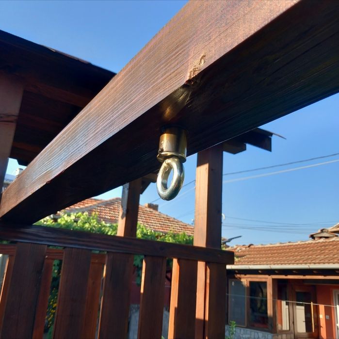 Къщичка с пързалка и люлка