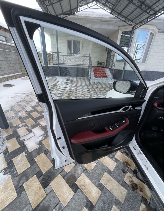 Продам автомобиль Geely Coolray 2024 машина