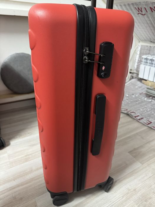 Продам чемодан Xiaomi размер M