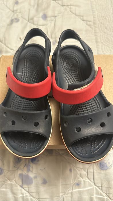 Продам детскую обувь