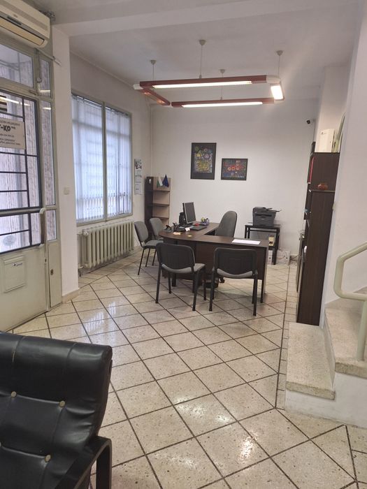 Дава се под наем Офис в София, Иван Вазов - 120 кв.м за 1500 € - Снимка #1