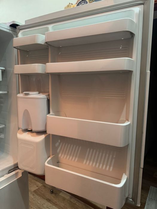 Холодильник Samsung