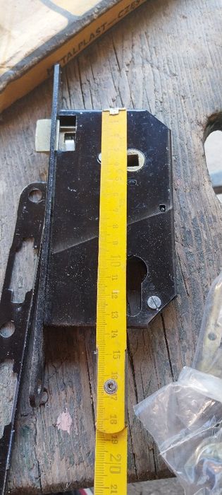 Брави и шилдове. Нови. 6 броя.