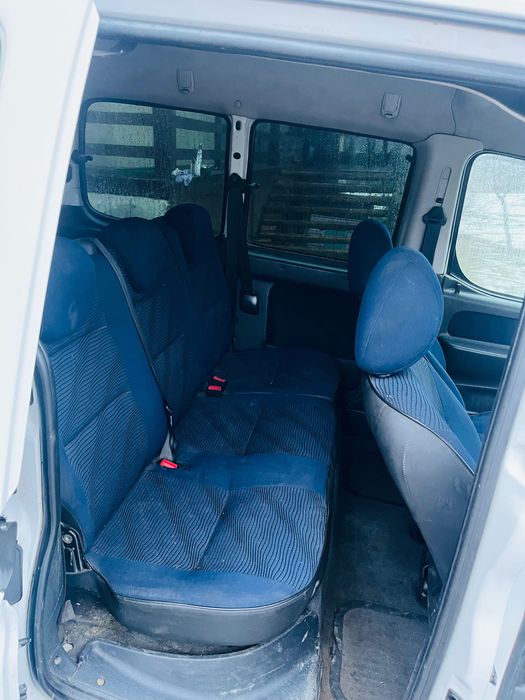 Vând peugeot partner