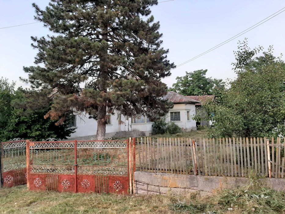 Casa sat Falfani 35 km de Pitesti