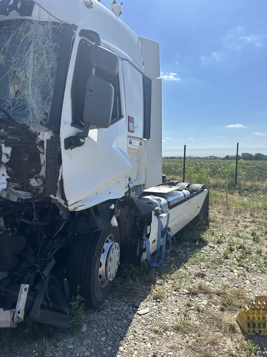 vand piese de renault T 460 2017