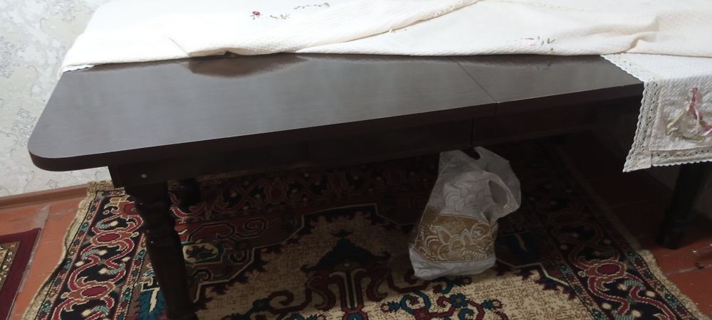 Стол для гостиной