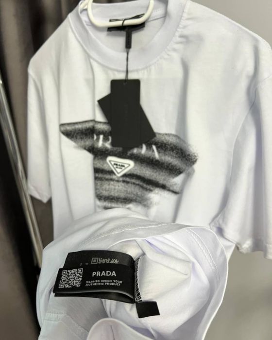 Tricou PRADA  super calitate