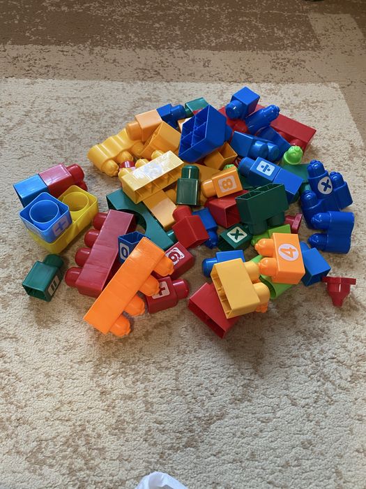 Развивающие игрушки -конструктор