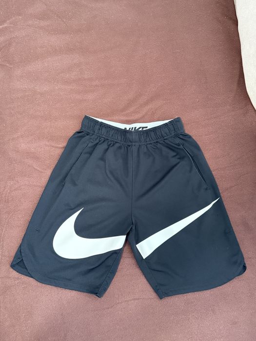 Къси гащи Nike - размер L (детска номерация)