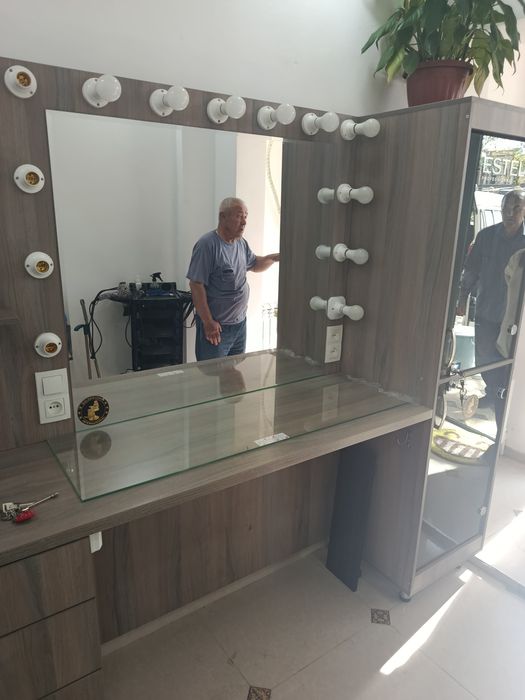 Гримёрный стол для салона красоты