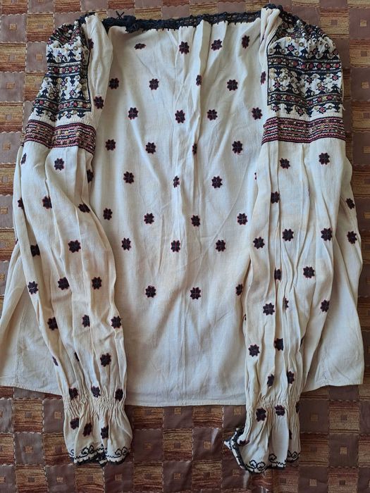 Costume populare autentice, piese de colectie pentru colectionari