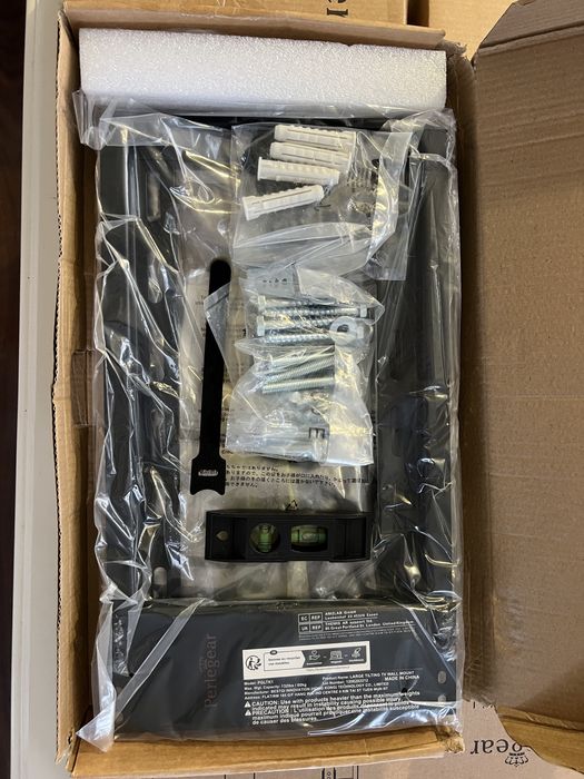 Регулираща се стойка за ТВ / TV за телевизори от 37-82 инча и до 60 кг