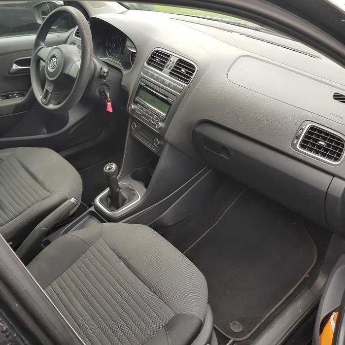 Inchirieri auto - Inchiriez *masina economica diesel* compacta de oras