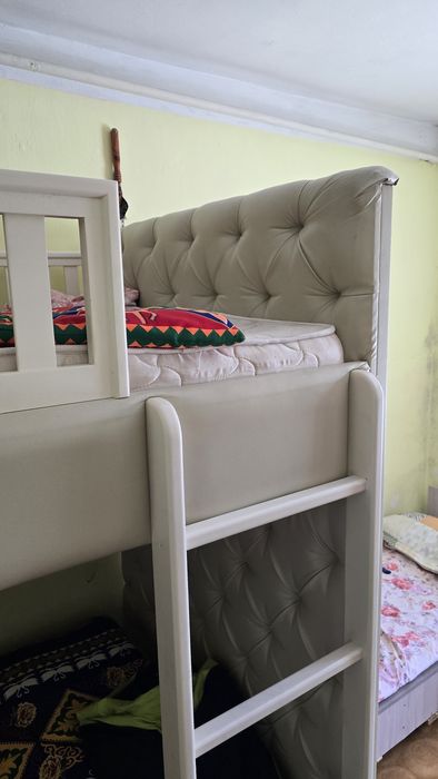 Двух ярусный кровать