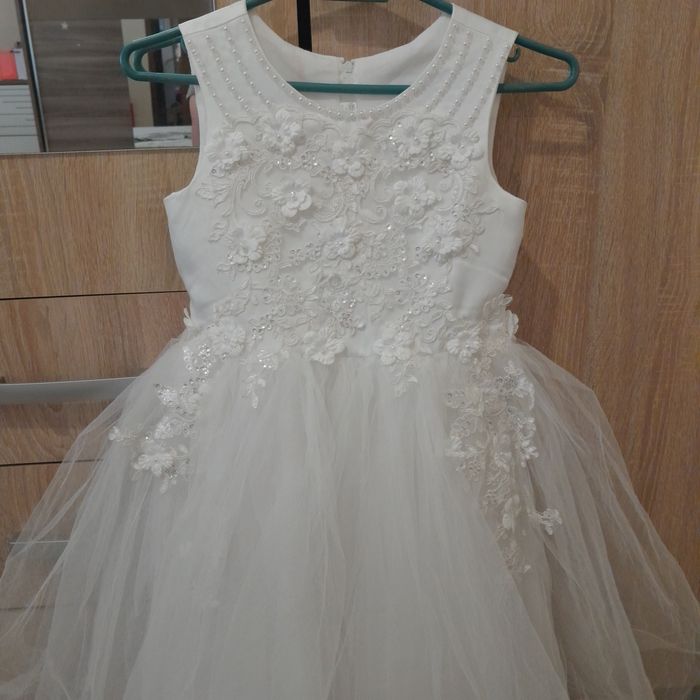 Бяла шаферска рокля