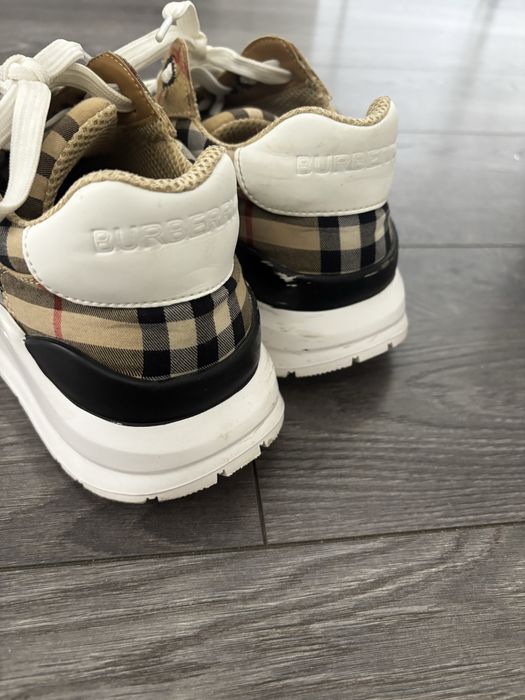 vand adidasi burberry marimea 38 purtati.