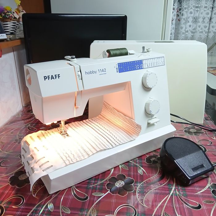 Masina de cusut PFAFF 1142 cu butoniera automata dintr-un singur pas