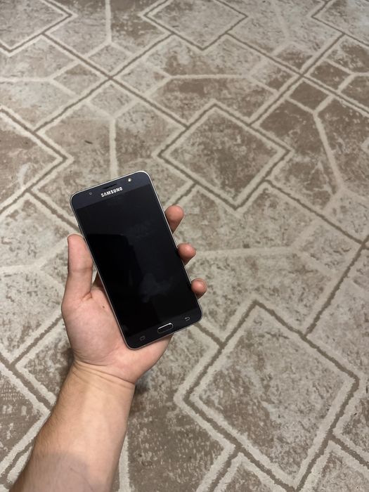 Продам срочно телефон