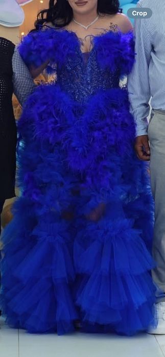 Бална рокля в турско синьо