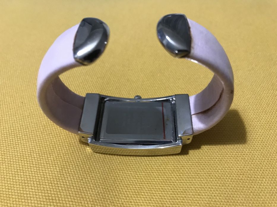 Часовник - гривна на Next