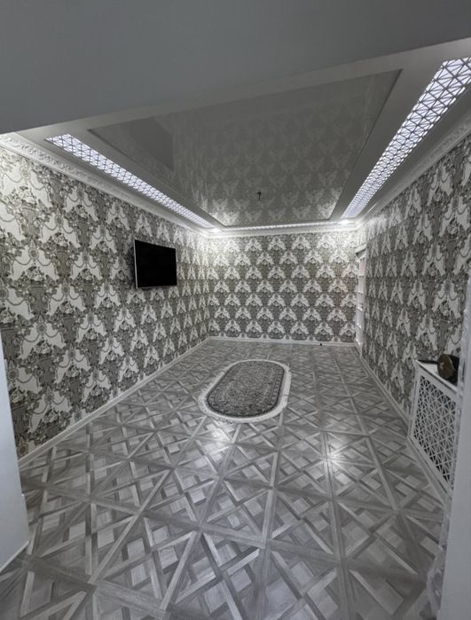 2 комнптная квартира , центр , 77 серия, кирпич, 3 этаж,