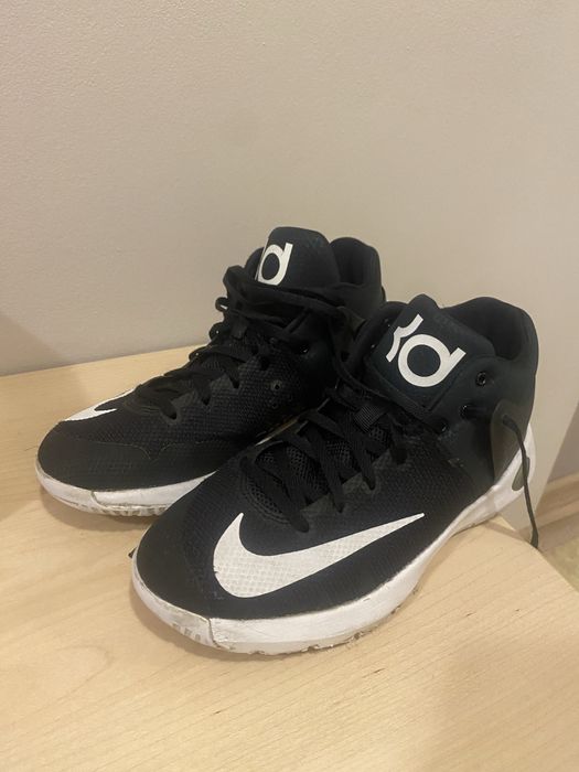 Adidasi Nike, f buni