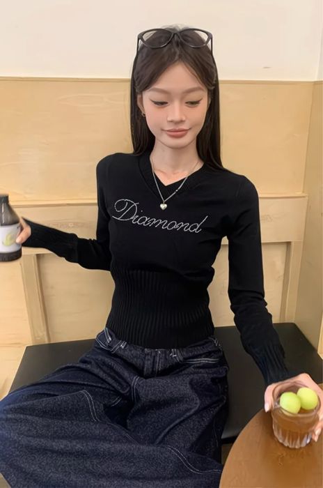 кофта с надписью стразами Diamond.