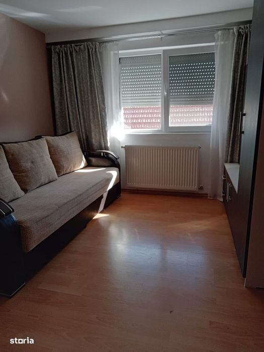 Casă spațioasă cu etaj și teren generos, zona urbană